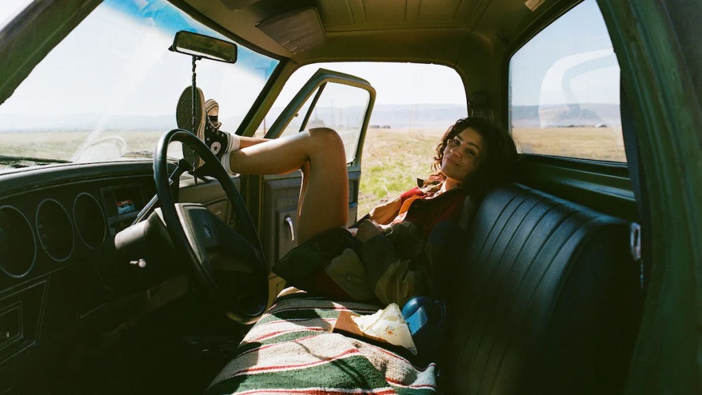 Zendaya como Rue en Euphoria temporada 3 en una imagen promocional oficial de HBO