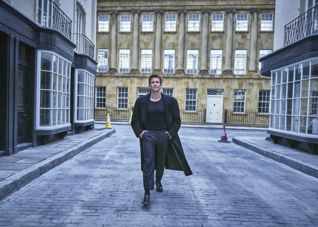 Benedict Bridgerton interpretado por Luke Thompson en la serie Los Bridgerton de Netflix